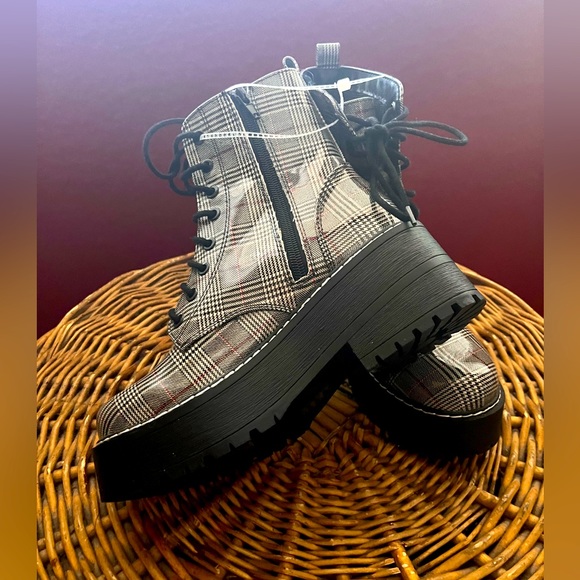 Soda Plaid Platform Combat Boots - Picture 5 of 6